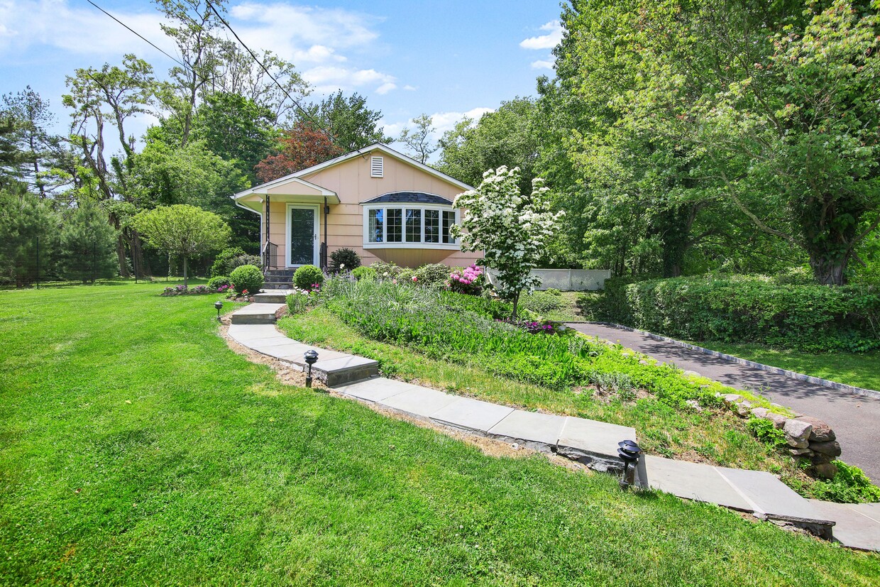 Photo - 395 Taconic Rd (Greenwich, CT)