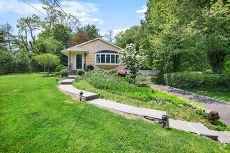 Building Photo - 395 Taconic Rd
