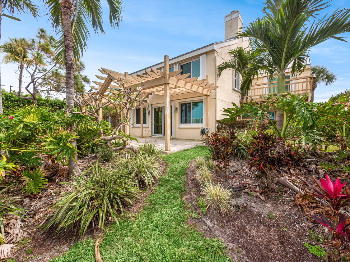Foto principal - 1031 Pine Point Rd