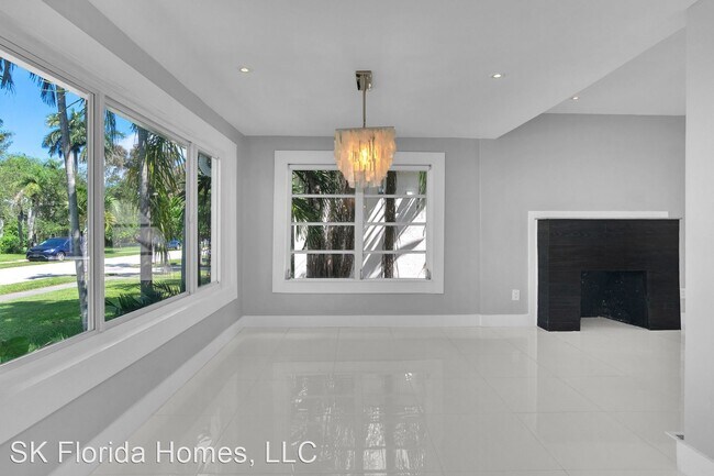 Building Photo - 3 br, 2.5 bath House - 1426 Van Buren St