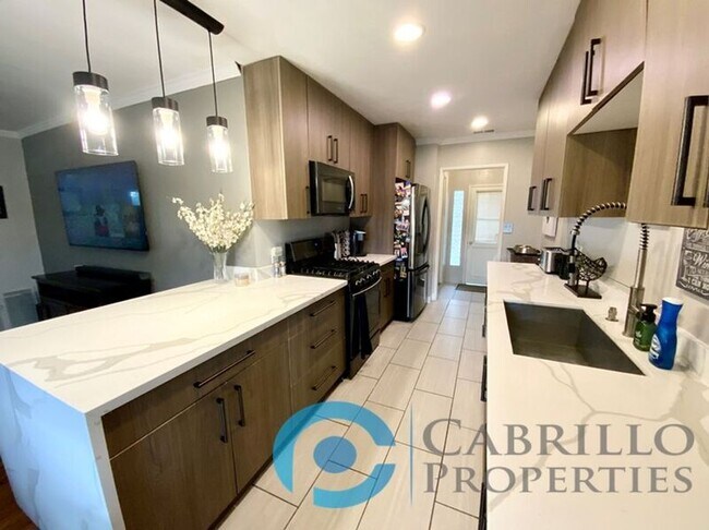 Building Photo - 1912 Gateway Dr