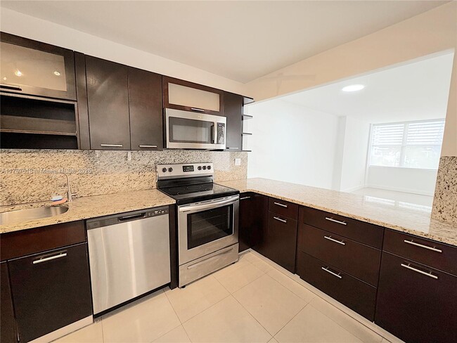 Building Photo - 1865 Brickell Ave
