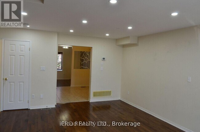 Building Photo - 319 Aspendale Cres