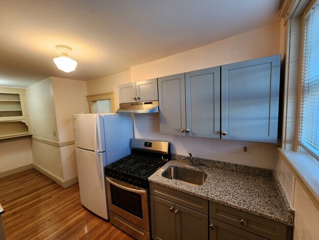 Building Photo - 206 Presidents Ln