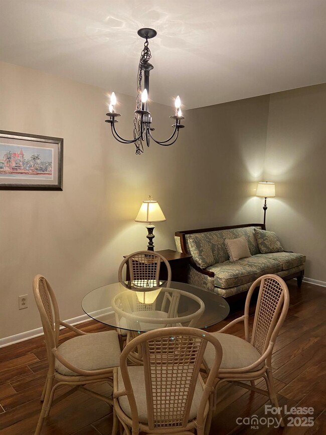 Foto del edificio - 6132 Heathstone Ln