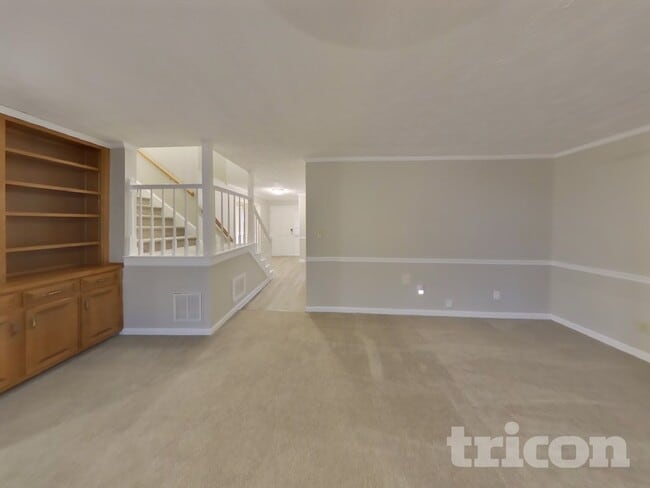 Building Photo - 305 Woodsong Dr