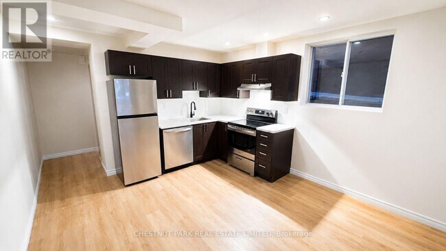 Building Photo - 1695 Bathurst St