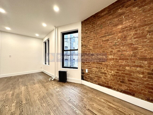 Building Photo - 3139 Broadway