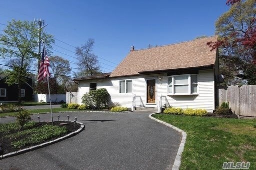 Primary Photo - 20 Bay Ave