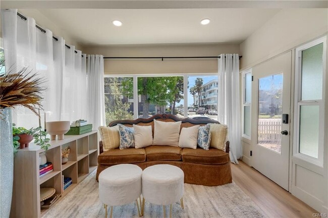 Livingroom with a water and island view - 1123 E Ocean Blvd