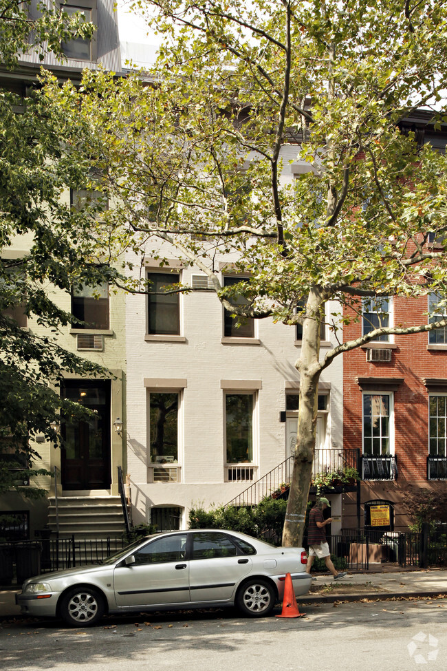 Building Photo - 324 E 30th St