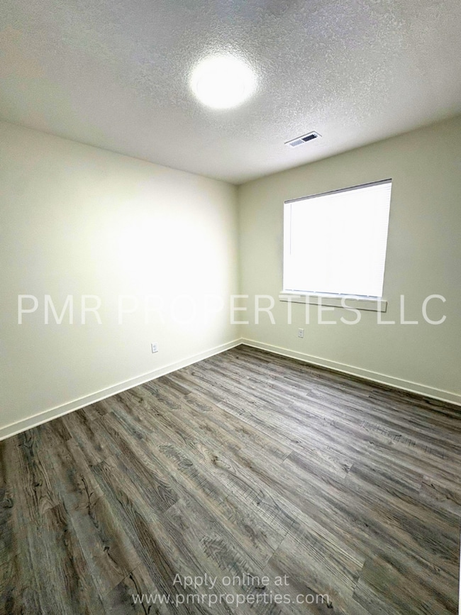 Building Photo - 3 Bedrooms/2 Bathroom House