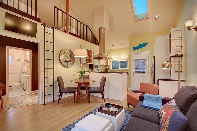 Building Photo - NEW PRICING! Furnished Cozy Bungalow Style...