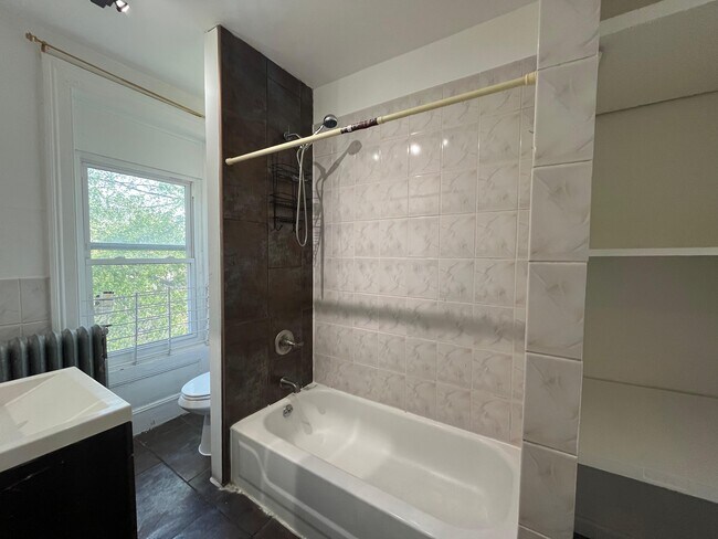 Foto del edificio - 70 Brinkerhoff St