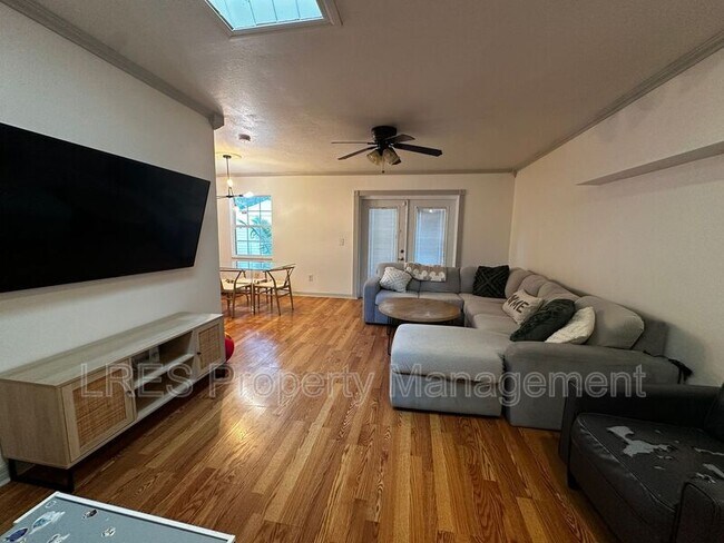 Foto del edificio - 910 Sycamore Ln