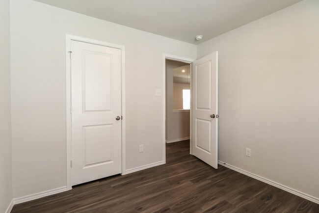 Building Photo - 2409 Kivver Dr