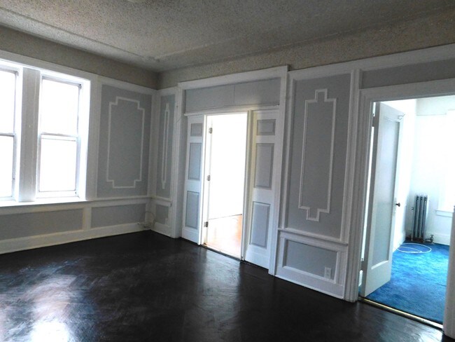 Building Photo - 575 Sheffield Ave