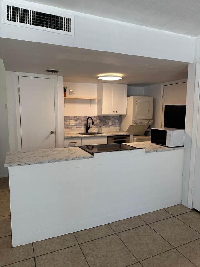 Building Photo - 1428 Lorilyn Ave
