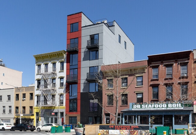 Building Photo - 475 Grand St