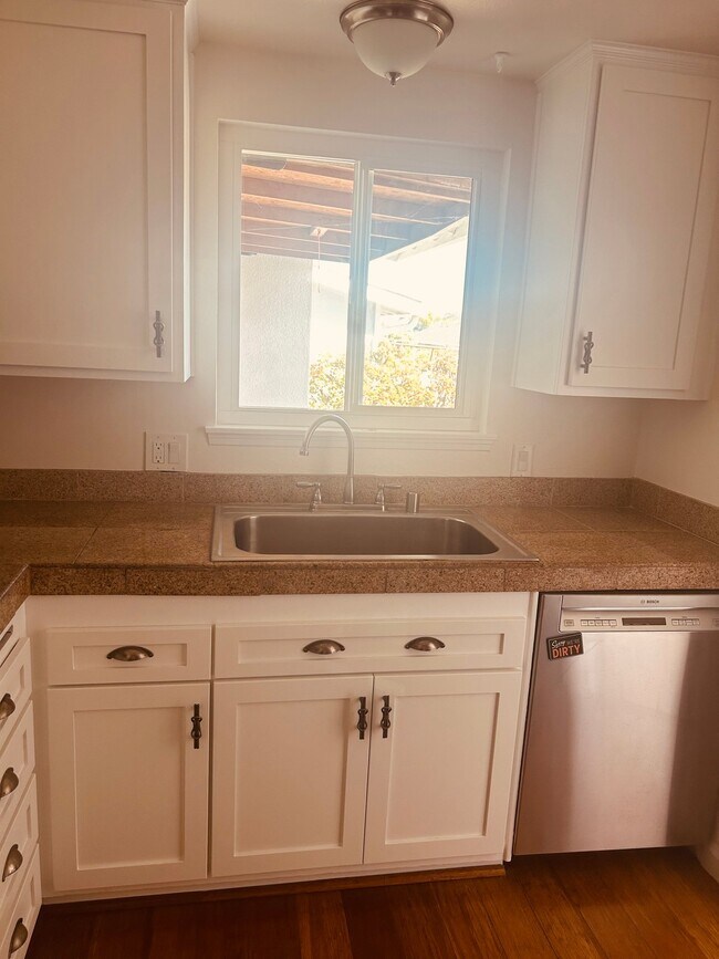 Foto del edificio - 1916 Felice Dr