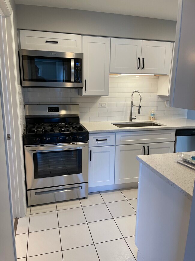 Building Photo - 6338 W 99th Pl