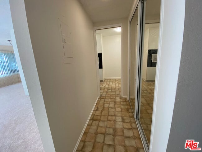 Foto del edificio - 5650 N Sumner Way