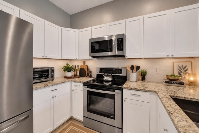 Building Photo - 254 River Bluff Ln