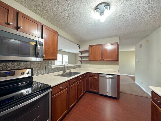 Foto del edificio - 16684 Lowell Dr