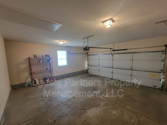 Foto del edificio - 4740 Waltons Cir