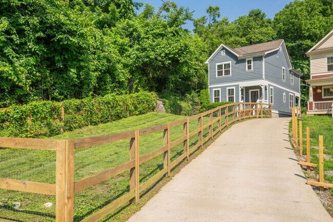 Building Photo - Beautiful 3-bed, 2.5-bath home offering 2,003 sq ft in the heart of East Nashville
