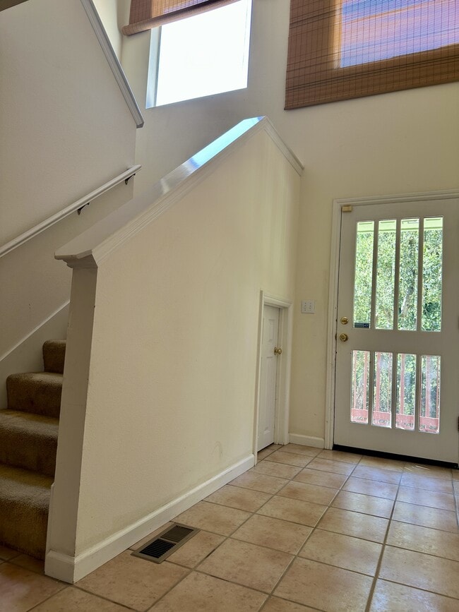 Building Photo - 25060 Soquel San Jose Rd