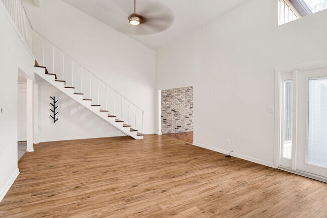 Foto del edificio - Freshly Renovated Townhome near Perdido Ba...