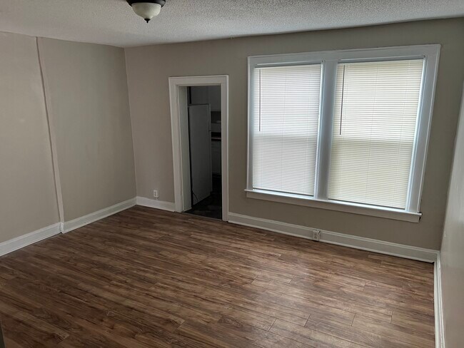 Building Photo - 38 S Oakley Ave