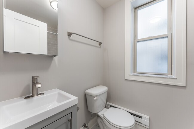Foto del edificio - 641 W Wrightwood Ave