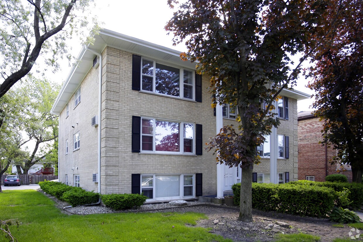 4509 Grove Ave, Brookfield, IL 60513 Apartments in Brookfield, IL