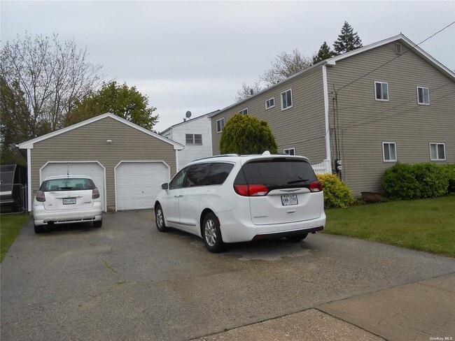Building Photo - 29 Guilford Park Dr