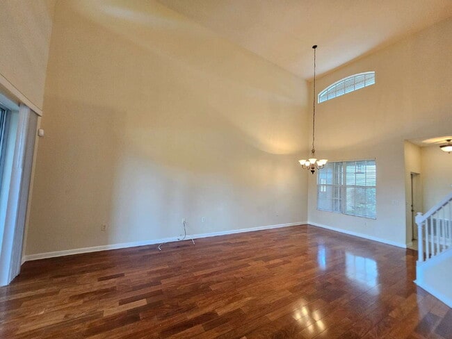 Building Photo - Large Melbourne Townhome