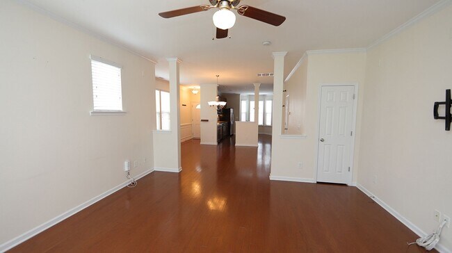 Building Photo - End Unit Townhome in Highland Creek Community!