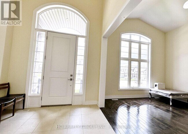 Building Photo - 313 Somme St
