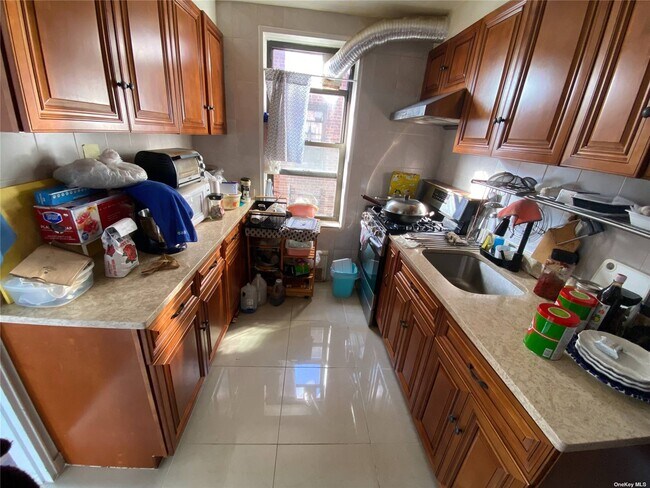 Foto del edificio - 94-11 34th Rd