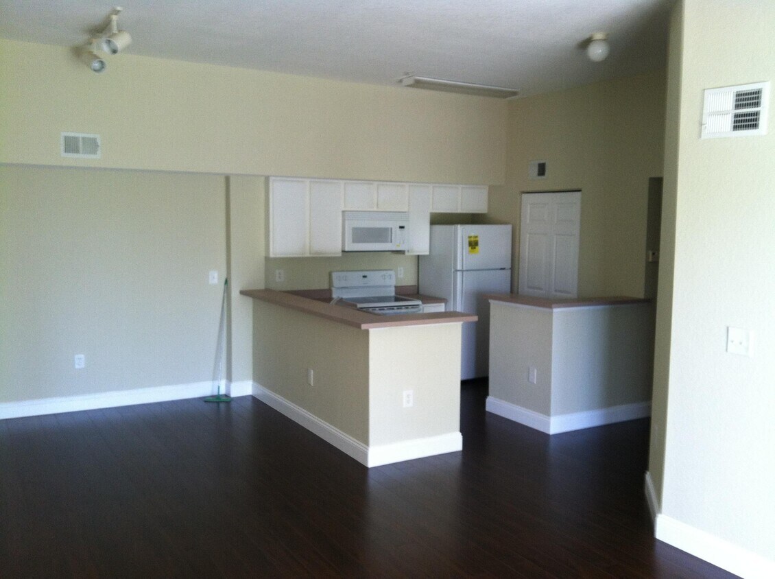 Primary Photo - 171 SW Palm Dr