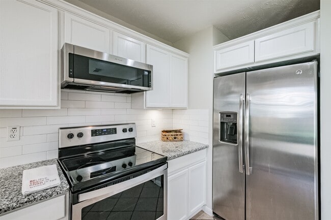 Building Photo - 16783 N Bob White Dr