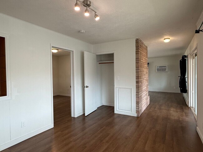 Foto del edificio - 2 Bedroom 1 Bath 1500 Sq/Ft home on Acreage in Medical Lake with 3 Car Garage & Out Building
