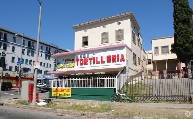 Building Photo - La Cumbre Market