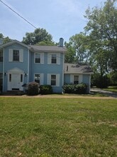 Building Photo - 104B Twin Oaks Ct