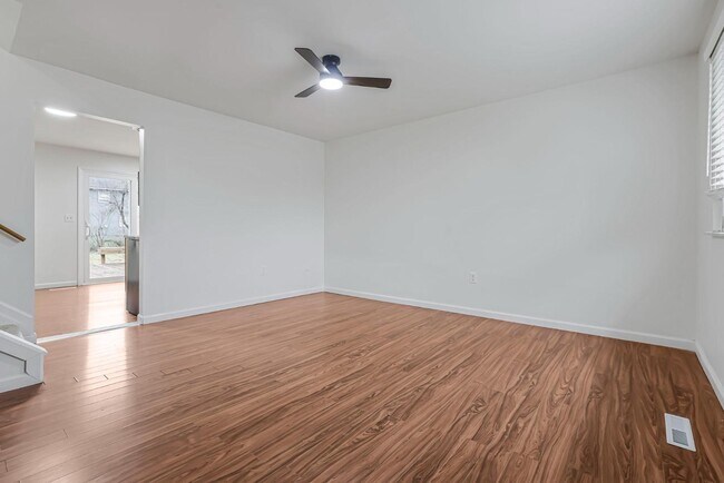 Foto del edificio - 6400 Firethorn Ave