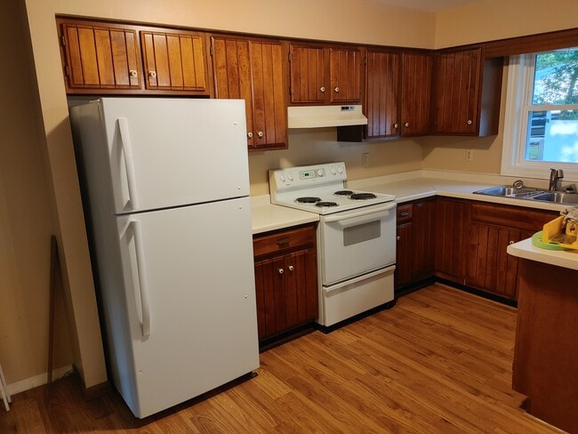 Building Photo - 1027 Sunset Ln