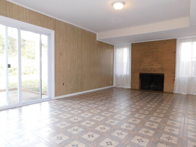 Foto del edificio - Awesome 4 bedroom Split Level home in Beth...