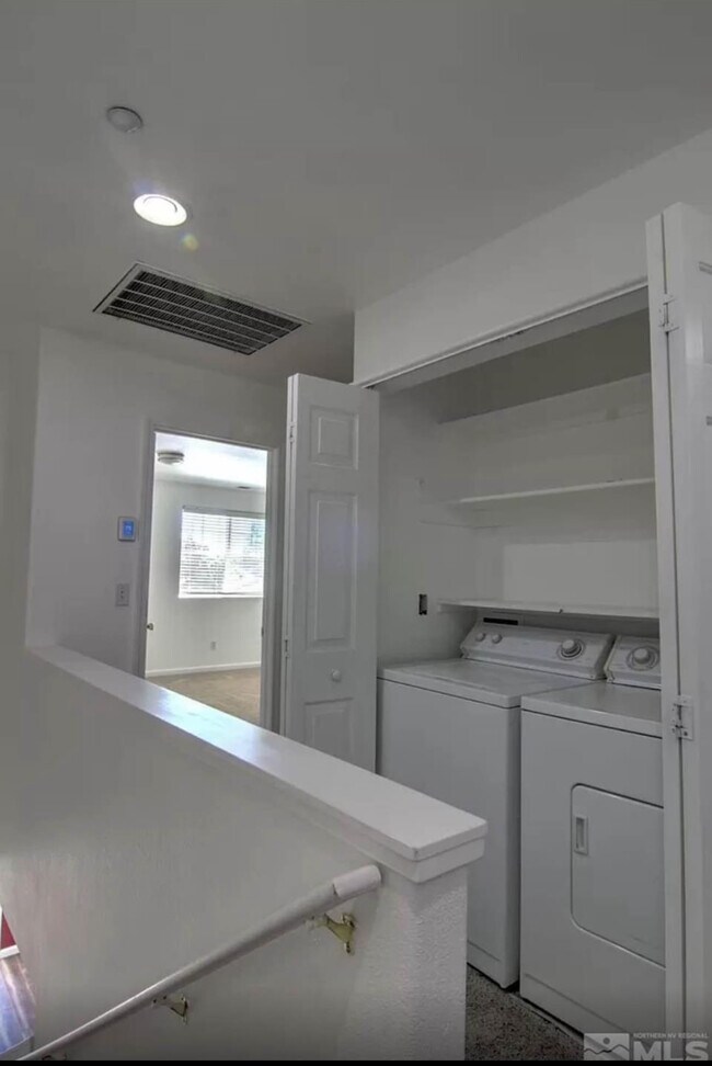 Foto del edificio - 425 Holcomb Ave