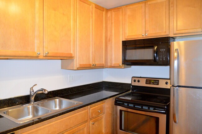 Building Photo - 423 E Osage Ln